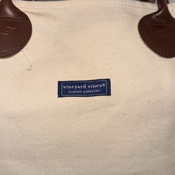 NWT, Vineyard Vines canvas tote bag with flags detail. - Picture 5 of 9
